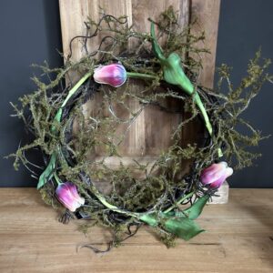 Krans kunst mos, takken en tulpen